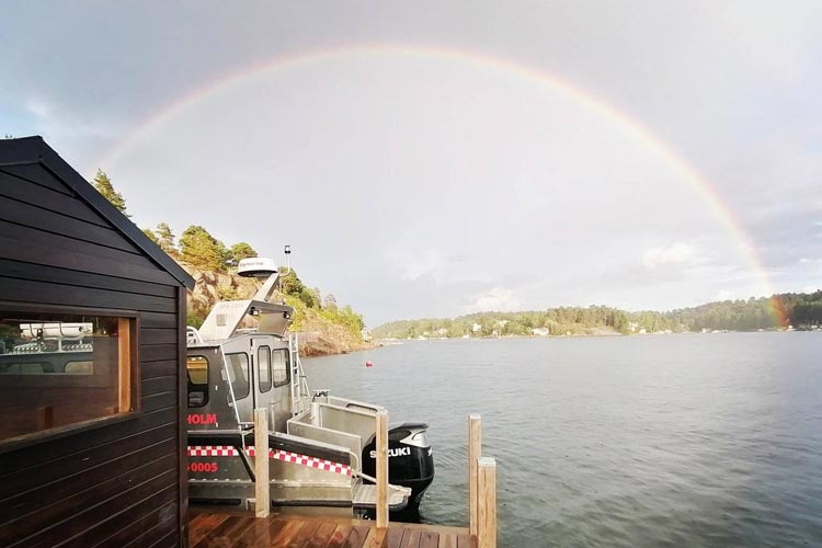 Bastubåt i Vaxholm under vintern